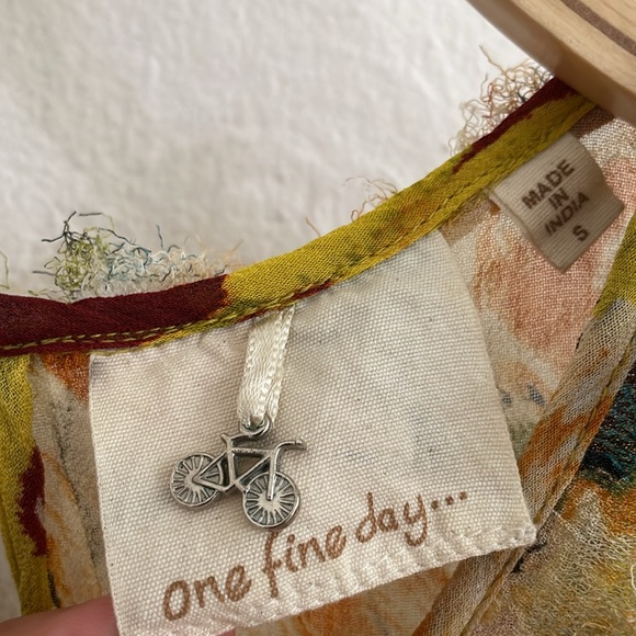 ONE FINE DAY Women's Sheer Floral Roses Pullover Blouse Size S - Picture 5 of 7